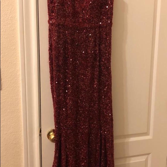 Gown - Picture 4 of 6